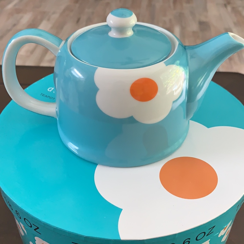 Porcelain Teapot Blue Daisy Collection